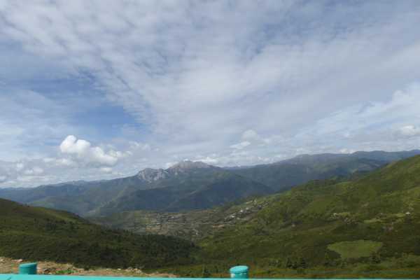 Driving from Jiuzhaigou to Huanglong