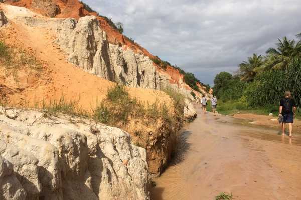 things to do in mui fairy stream