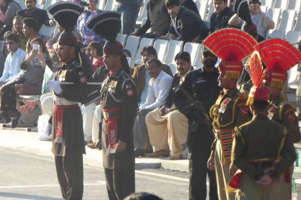 Wagah Border Closing Ceremony Pakistan and India Soldiers