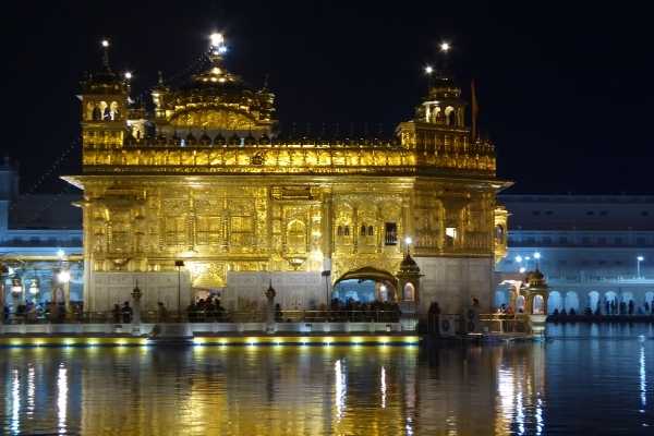 amritsars golden temple night time