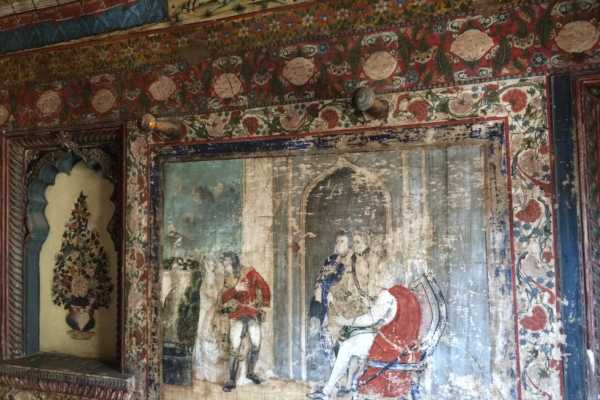 Floor to Ceiling murals at Tambekar Wada, Vadodara