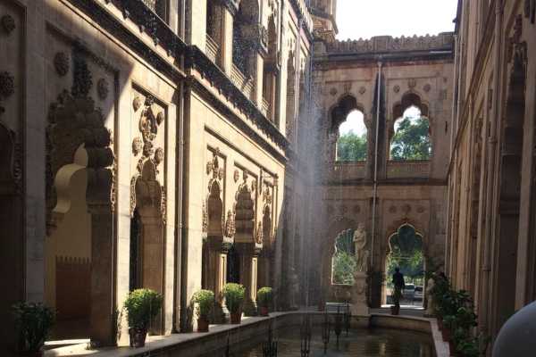 Laxmi Vilas Palace fountains