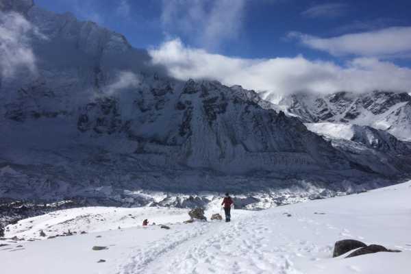 A slow trail up Kalapathar
