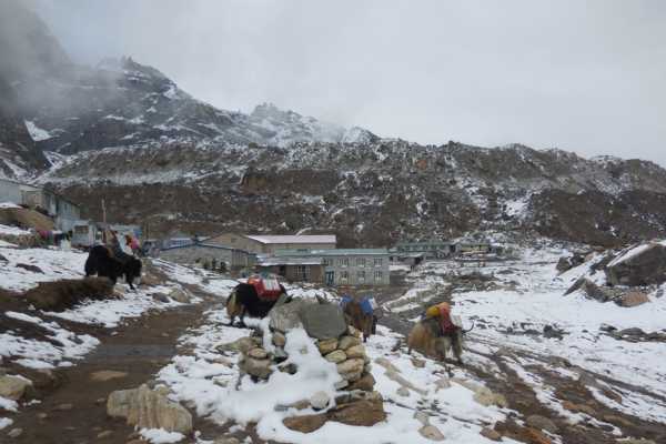 Arriving in Lobuche
