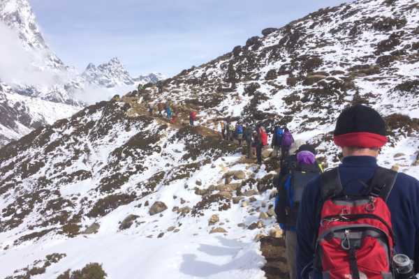 Busy Trail from Dingboche to Lobuche