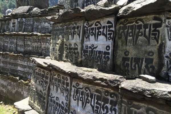 Monjo to Lukla Prayer Stones