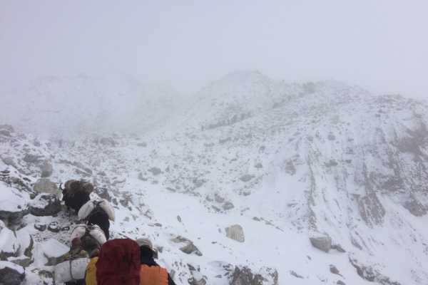Monochromatic landscapes from Lobuche to Gorakshep