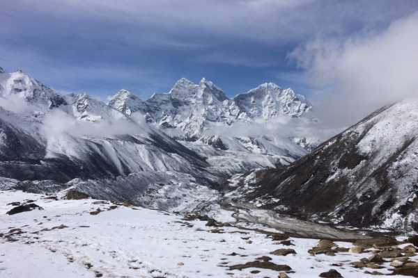 Views on the trail from Dingboche to Lobuche