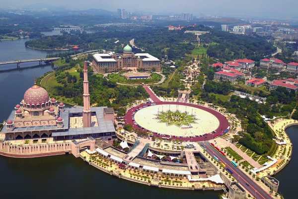 day trips from kuala lumpur visti putra mosque