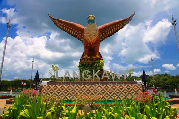 things to do on langkawi eagle square