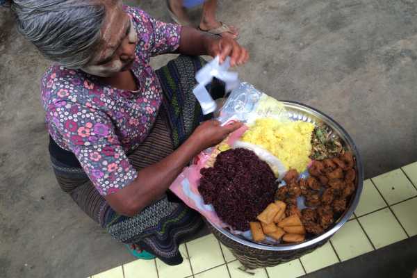 Food options at Pwin Oo Lwin on the way to Gokteik