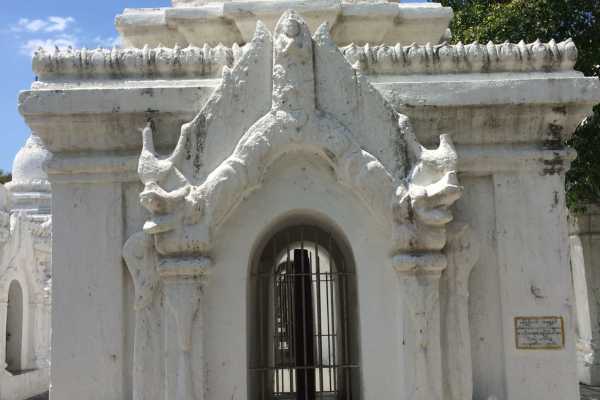 Kuthodaw Pagoda Stupa