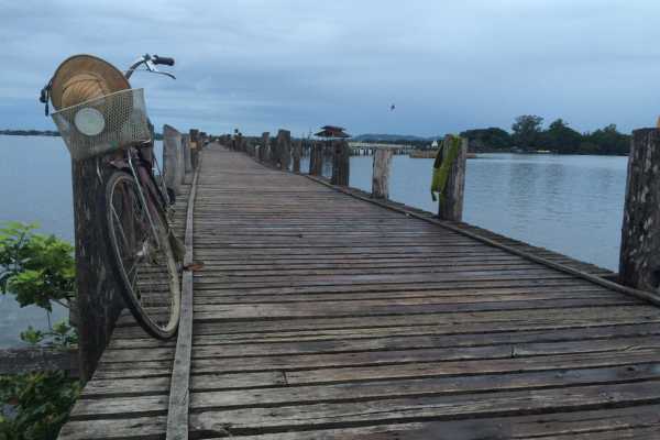 The Ubein Bridge almost totally empty