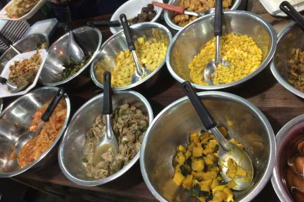 Amazing buffet at Shan Ma Ma’s in Mandalay