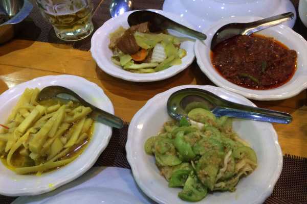 Food at Aye Myit Tar in Mandalay