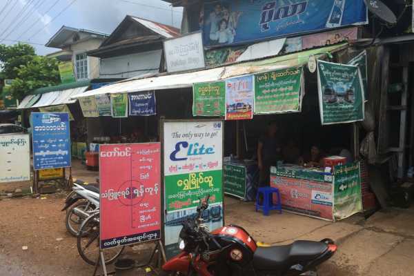 Motorbike taxi stall in Thanbyuzayat