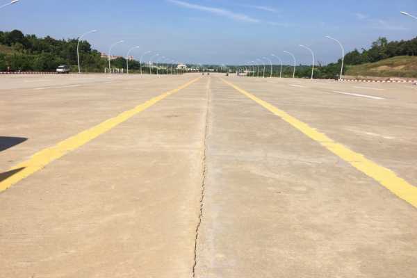 Naypyidaw 10 lane highway totally empty