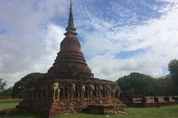 Things to do in Sukhothai - Wat Chang Lom