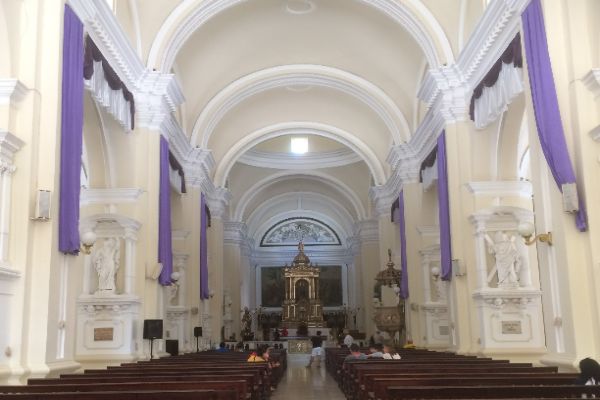 Inside Basilica de la Asuncion - Leon Cathedral