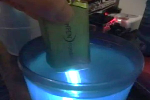 Steripen using UV light to sterilise water