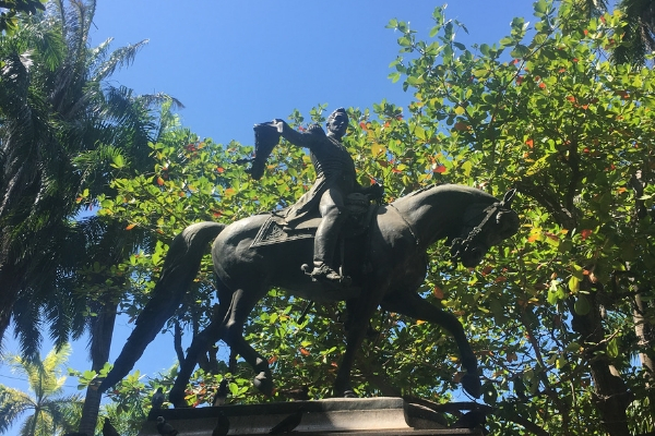 simon bolivar square cartagena