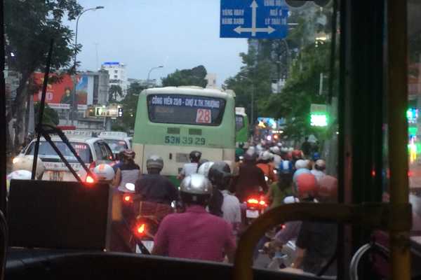 ho chi minh airport to city bus 152 traffic