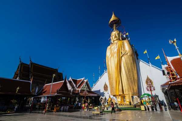 bangkoks hidden gems Wat Intharawihan
