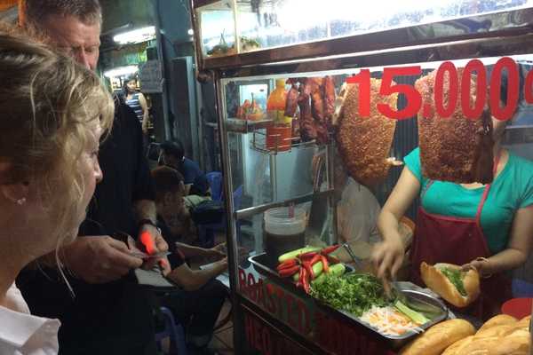 things to do in HCMC eat banh mi