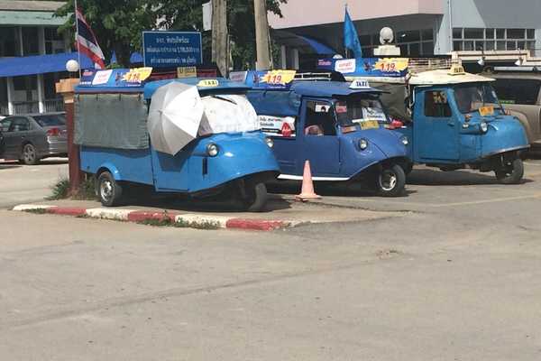 tuktuks sukhothai