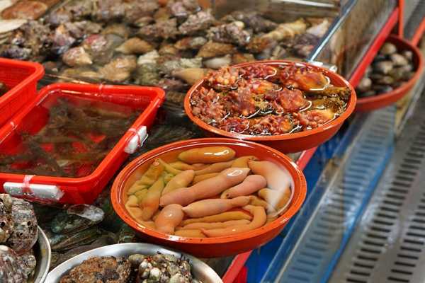 visit the jagalchi fish market in busan