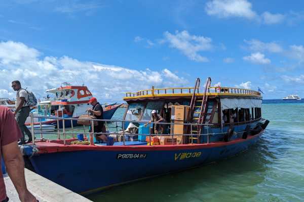 Maafushi to Fulidhoo Ferry arriving in Maafushi