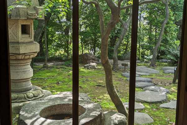 Stone Lanterns in the Kyu Asakura Garden