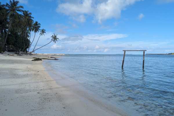 Thulusdhoo Island Beach