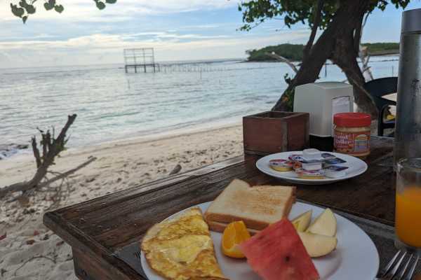 View of Breakfast and Cokes Surf Point Thulusdhoo