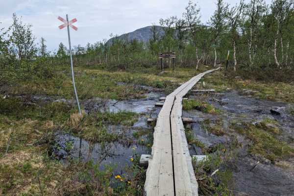 Boardwalk trail to the Cairn
