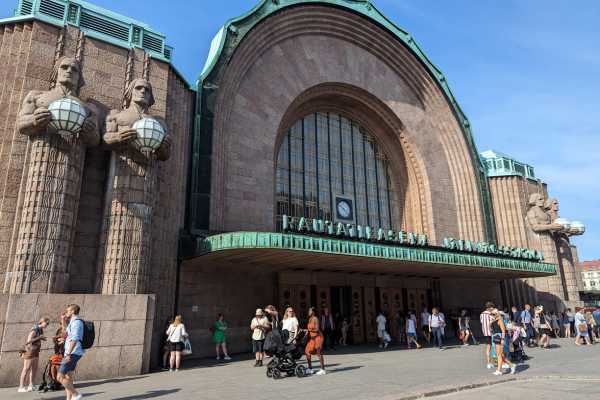The Lantern Bearers of Helsinki Station