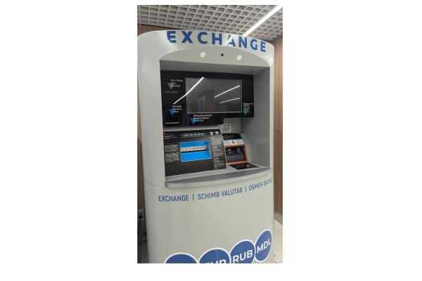 ATM machine and currency exchange in Chişinău with bilingual screen instructions