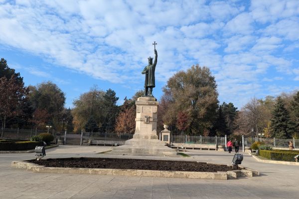 Stefan cel Mare Statue Chisinau