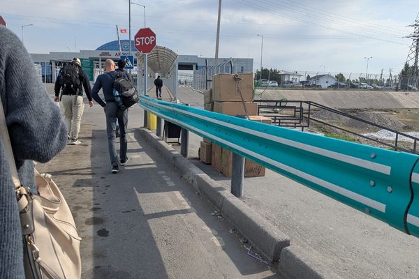 Leaving Bus walking to KGS Border Control