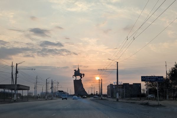 Leaving Osh early in a shared taxi