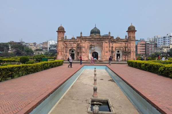 Lalbagh Fort in Old dhaka with empty fountains