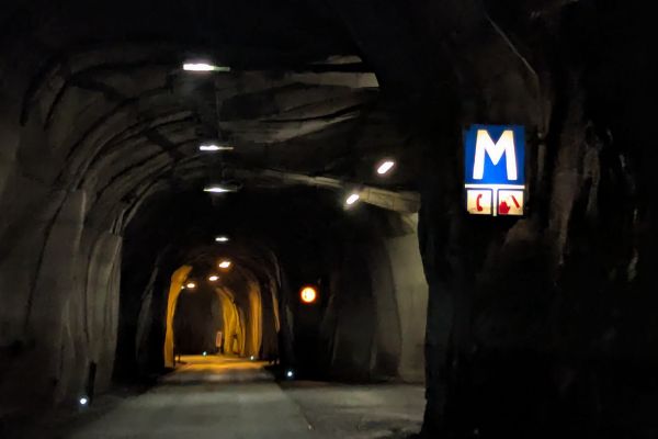 GIve way to oncoming traffic. Tunnel version.