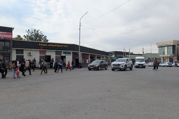 Currency Exchange at Kaplanbek Border Crossing
