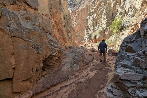 The winding canyon at Konorchek